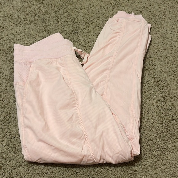Lululemon Dance Studio Jogger Lined MR Strawberry Milkshake SZ 6 Sold Out - Picture 6 of 9